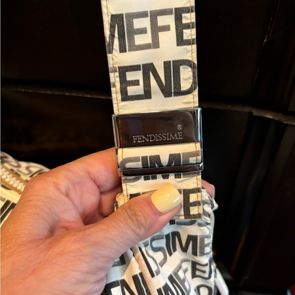 ✨FENDI FENDISSIME Accessori Made in Italy Vintage Shoulder Bag Authentic - Picture 4 of 16